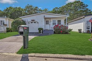 161 VILLAGE CIR W # 161, MANORVILLE, NY