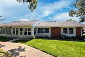 49 TRENT CT B, RIDGE, NY