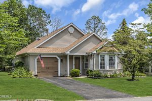 33 STRAWBERRY LN, LAKEWOOD, NJ