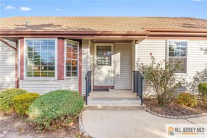 18 BENJAMIN FRANKLIN DR, MONROE, NJ