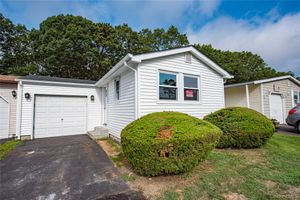 145 VILLAGE CIR, MANORVILLE, NY