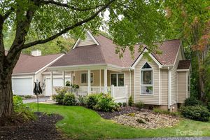210 BLACK OAK LN, HENDERSONVILLE, NC