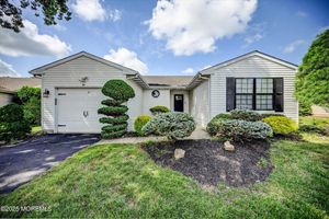 41 LAKEVIEW DR, MARLBORO, NJ