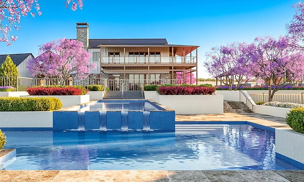 Outdoor Resort-Style Pool