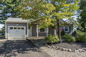 48 NOSTRAND DR, TOMS RIVER, NJ