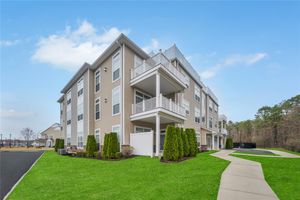125 HALLEY DR, BLUE POINT, NY
