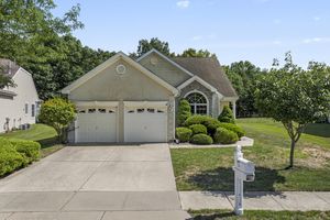 17 BLACKMOOR DR, JACKSON, NJ