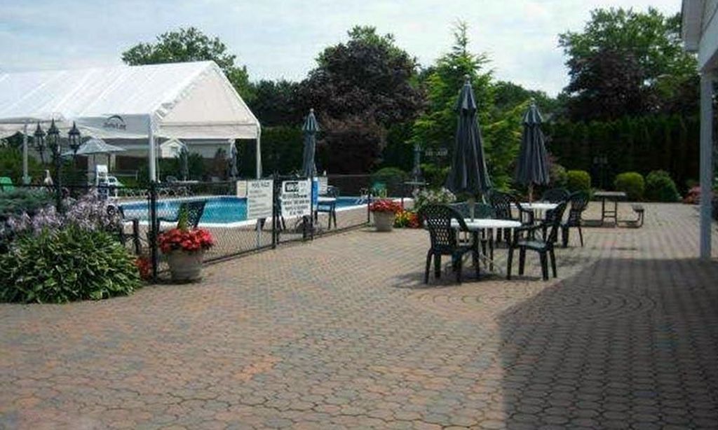 Outdoor Pool & Patio