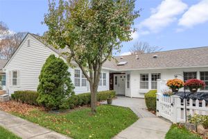 77 REVERE DR, SAYVILLE, NY