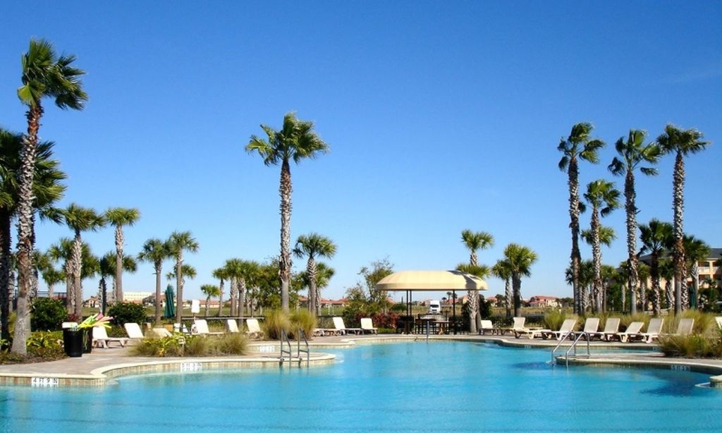 Outdoor Resort-Style Pool