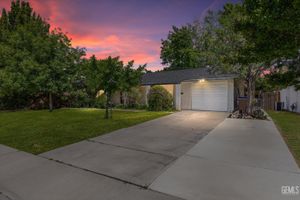 808 LA PUENTE DR, BAKERSFIELD, CA