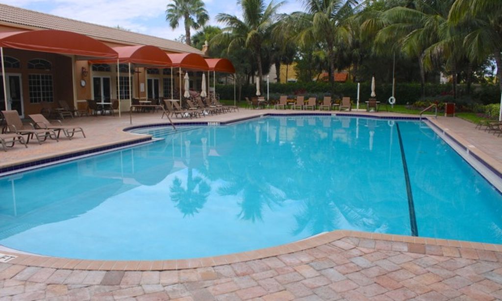 Outdoor Resort-Style Pool