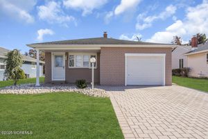 32 HARRINGTON DR, TOMS RIVER, NJ