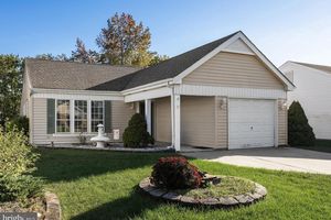9 MAYFAIR RD, SOUTHAMPTON, NJ