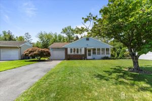 17 COLUMBINE CIR, TOMS RIVER, NJ