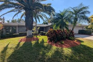3890 WILSHIRE CIR 27, SARASOTA, FL