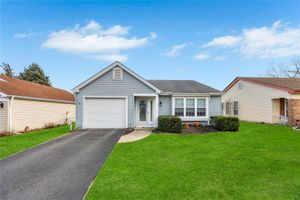 385 LARCHMONT CT, RIDGE, NY