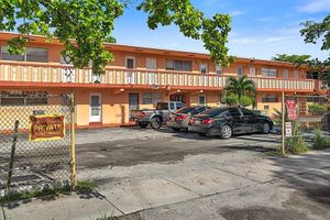 19000 NE 3RD CT APT 405, MIAMI, FL