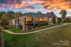 8032 PARKNOLL DR, HUNTERSVILLE, NC