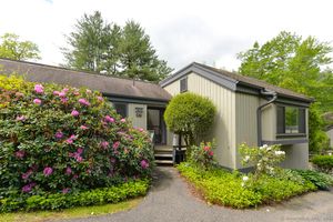 881 HERITAGE VLG B, SOUTHBURY, CT