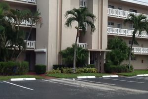 2615 GARDEN DR S APT 101, LAKE WORTH, FL