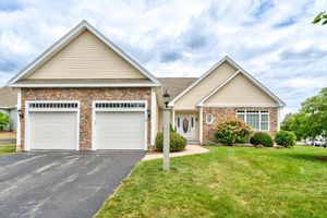 10 DUNROBIN CIR # 10, METHUEN, MA