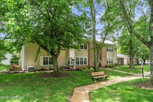 33 HONEYSUCKLE LN, RED BANK, NJ