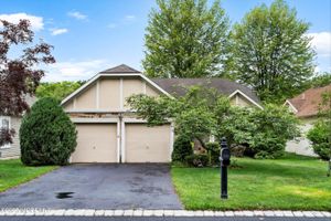 11 SEDGWICK SQ, JACKSON, NJ