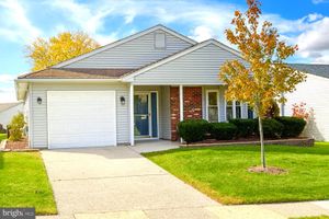 3 DEEP HOLLOW LN, COLUMBUS, NJ