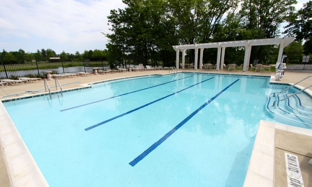 Outdoor Resort-Style Pool