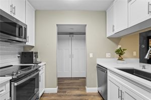31 PLANTATION DR APT 205, VERO BEACH, FL