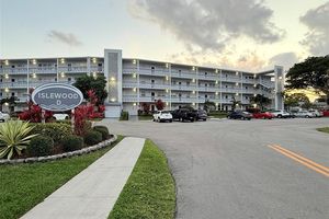 2009 ISLEWOOD D # 2009, DEERFIELD BEACH, FL