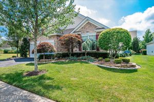90 WINTERGREEN DR, MANALAPAN, NJ