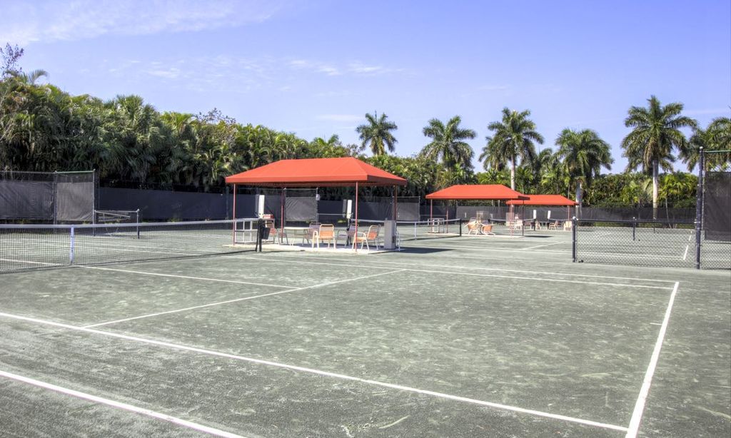 4 Har-Tru Tennis Courts