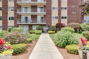 2900 MAPLE AVE APT 13C, DOWNERS GROVE, IL
