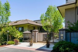 2140 SANTA CRUZ AVE E 104, MENLO PARK, CA