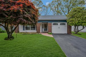 209 KINGSTON DR, RIDGE, NY