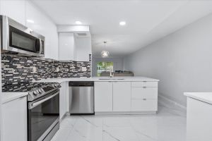 2303 LUCAYA LN E2, COCONUT CREEK, FL