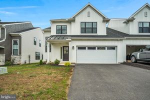 105 VILLAGE DR, MILLERSVILLE, PA