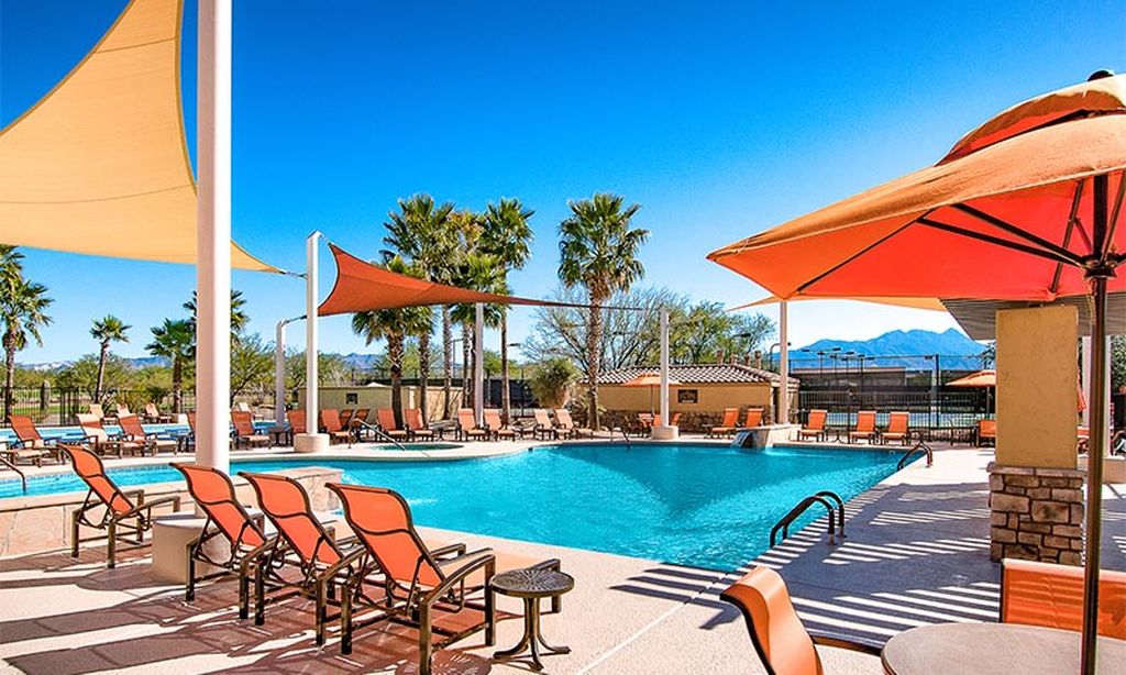 Outdoor Resort-Style Pool