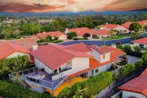 907 RIDGE HEIGHTS DR, FALLBROOK, CA