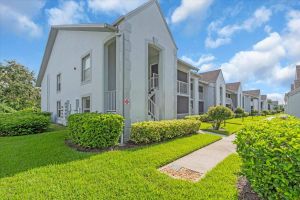 6713 STONE RIVER RD 101, BRADENTON, FL