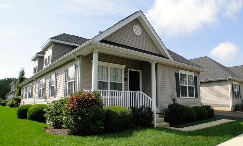 200 Low-Maintenance Homes