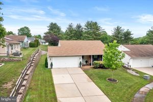 104 LAKE VIEW CT, COLUMBUS, NJ