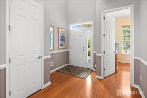 4 BELLINGHAM DR, KENDALL PARK, NJ