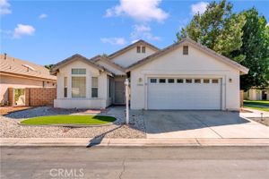 11246 PLEASANT HILLS DR, APPLE VALLEY, CA