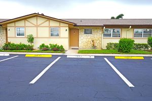 2852 CROSLEY DR W B, WEST PALM BEACH, FL