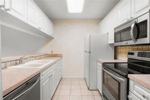 9 PLANTATION DR 205, VERO BEACH, FL