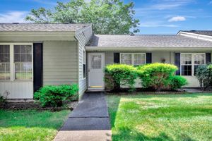 384 WOODBRIDGE DR B, RIDGE, NY