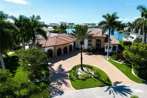 3111 LEEWARD LN, NAPLES, FL
